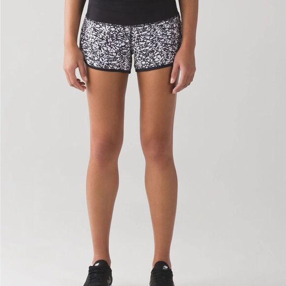 lululemon athletica Speed Short Ice Breaker White Black | 4 - Picture 7 of 10